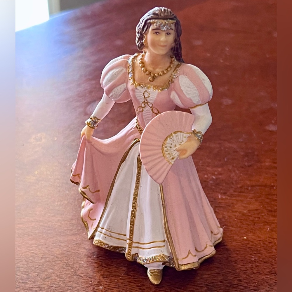 Schleich Princess figurine from the "World of Knights" collection #70045
